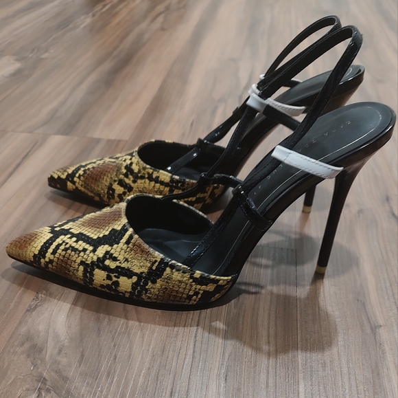 Elegant Snake Print Stilettos - Picture 1 of 1